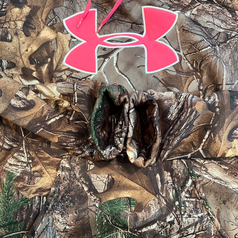 Under Armour sweatshirt